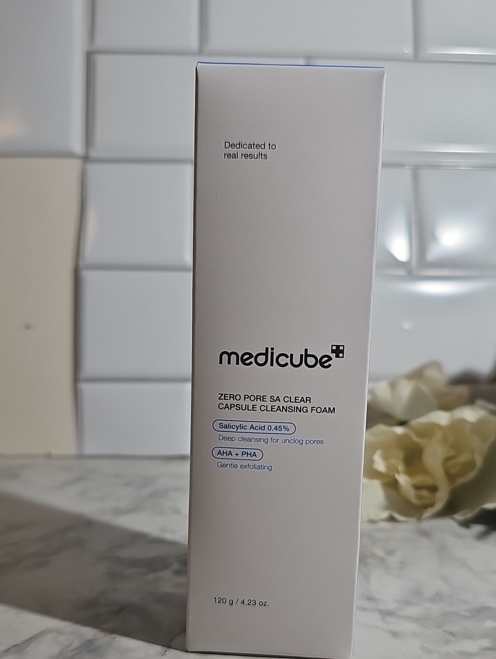 Medicube Zero Pore SA Clear Capsule Cleansing Foam — White